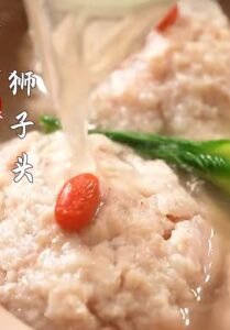 Yangzhou Braised Meatballs